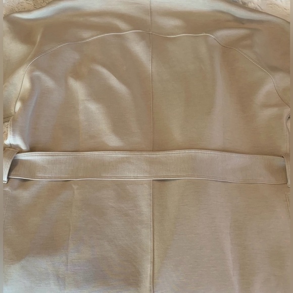 NWT Lululemon Softstreme Belted Wrap Trench Size XS/S NEW - Picture 8 of 10
